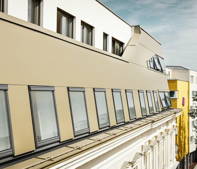 csm_Nahaufnahme-PREFA-Dachgeschossausbau-Wien-Verbundplatte-bronze-Schlosshoferstrasse_bd797b8bea