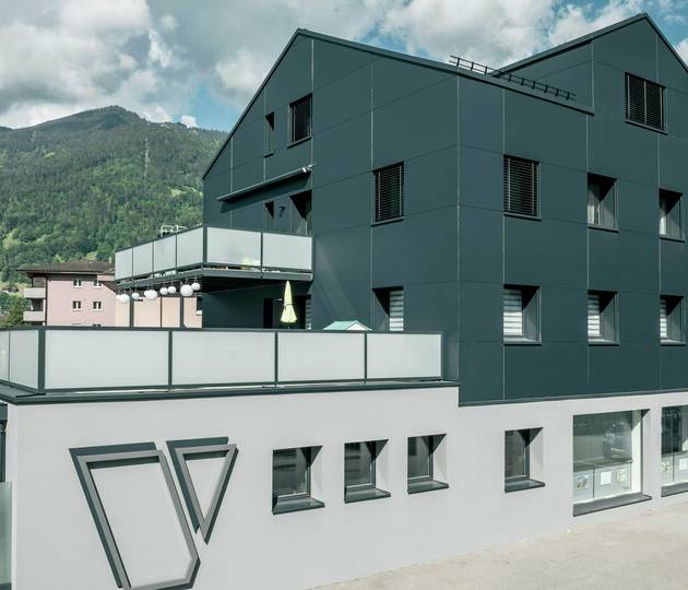csm_PREFA-Architekturbuero-Voser-Fassadensanierung-PREFABOND-Anthrazit_6d44182ee7